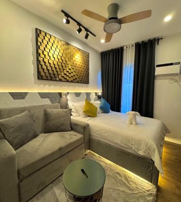 Fullerton Suites