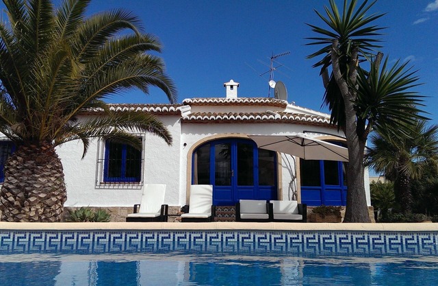 Fully Air Conditioned Villa With Heated Pool Set In Large Landscaped Gardens