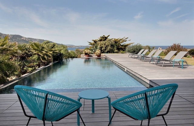 Fully air-conditioned, heated pool, located 50 meters from the sea.