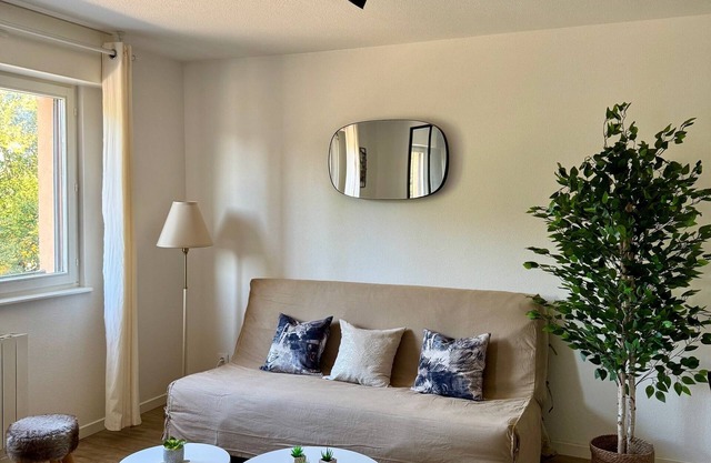 Fully equipped apartment near Basel. Free private parking.