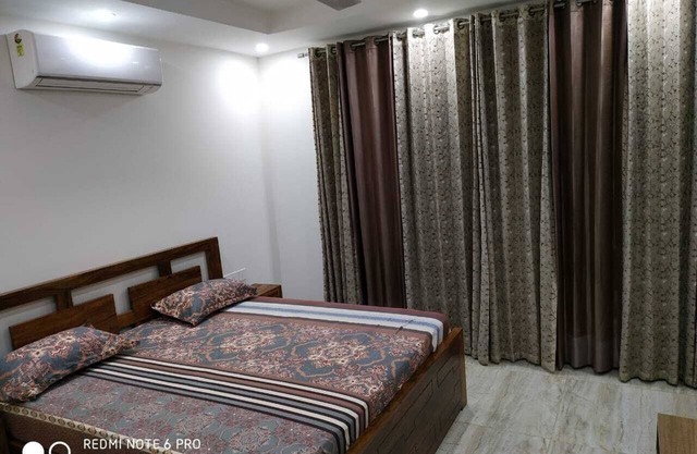 Fully Furnished 3BHK service apartment