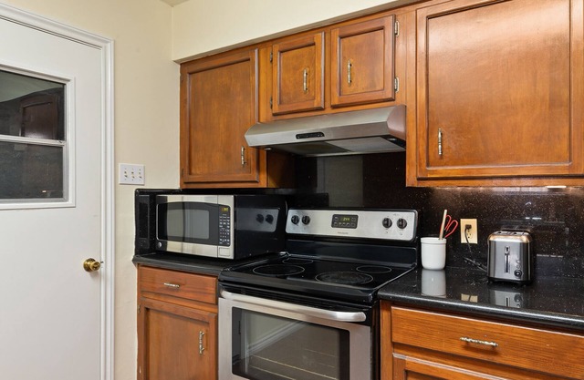 Fully Furnished 4 Bed/3 Bath House with Pool