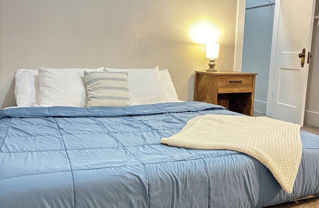 Fully Furnished Cozy 1 Bedroom Unit