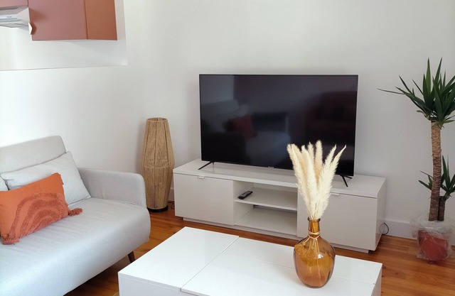 Fully furnished, quiet location