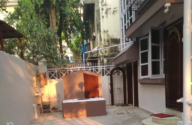 Fully furnished Studio Apartment on second floor of Chembur Mumbai Bungalow