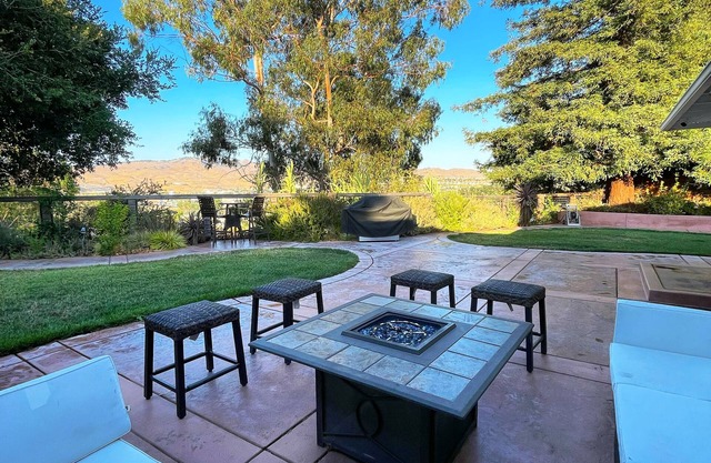 Fully Remodeled home on top of the hill in Wine country with Hot Tub 🍷