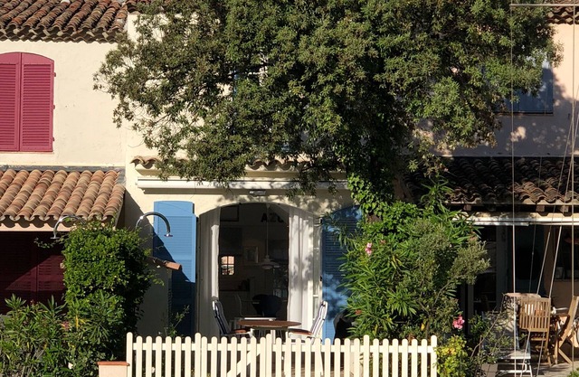 Fully renovated air-conditioned cabin close to the beach