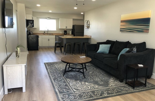 Fully Renovated Peek-A-Boo Bayview Duplex-10 minuets from Downtown Traverse City