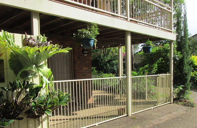 Fully Self Contained 2BR Villa Unit on River Town Acreage. Safe Quiet Area.