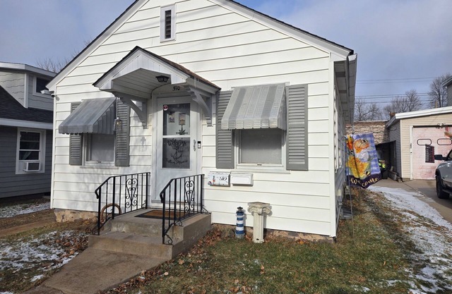 Fulton House 2-bedroom house in welcoming Wausau with WiFi, AC