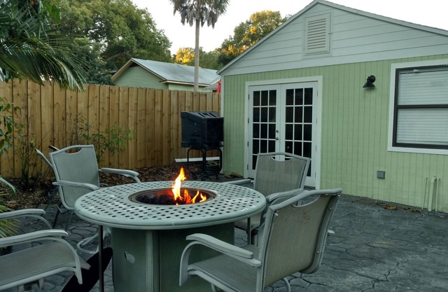 Fun Cottage In Historic District - NO CLEANING FEE!