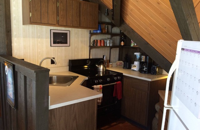 Fun & Cozy Cabin. Come Play In Winter And Summer Activities.