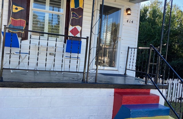Fun Quirky Cottage for 1 or 2-short drive to the beach