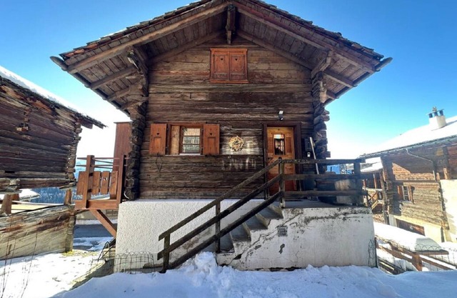 Functional apartment in the center of the old village of Chandolin, for 2 to 4 people.Outside: 2.5-r