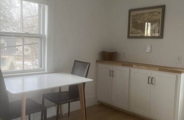 Furnished apartment walking distance to beautiful downtown Portsmouth.