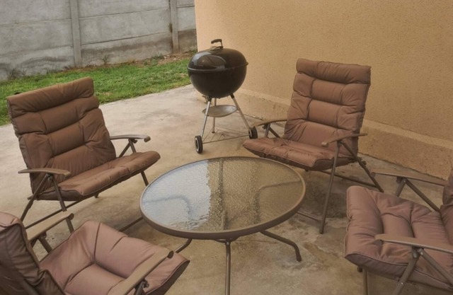 Furnished house in residential area