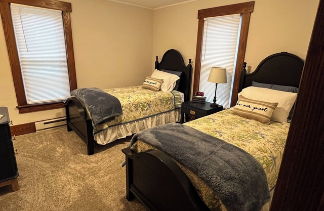 Furnished sweet retreat, 2-bedroom apartment in Lexington - WiFi, W/D, Parking