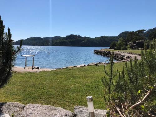 Furuholmen, Lindesnes