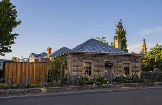 Fusilier Cottage luxury boutique accommodation in Battery Point