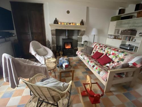 Gîte cosy avec jardin et animaux acceptés à Louroux-de-Beaune - FR-1-489-349