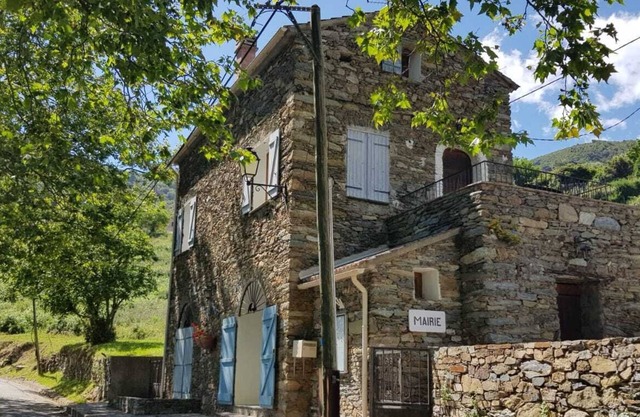 Gîte de 4 Personnes Dans une Maison en Pierre de Pays
