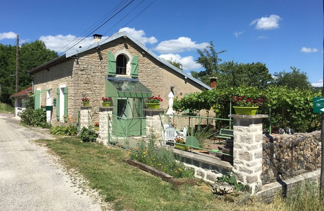 Gîte de Charme au Bord du Canal de Bourgogne, au Pied du Site D'alésia, 4 Places