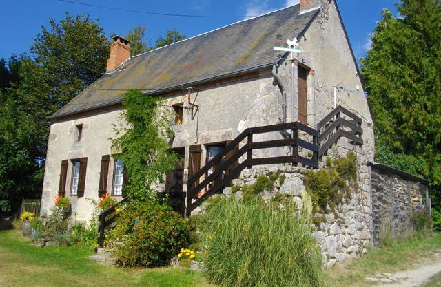 Gîte du Domaine de Chateux. Welcome to Marlène! Communal swimming pool