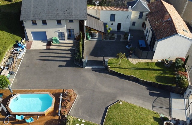Gîte du Thouet - Appt avec piscine partagée