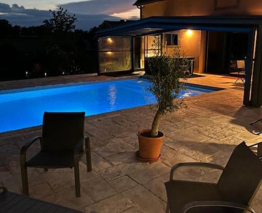 Gîte la bergerie, piscine chauffée,