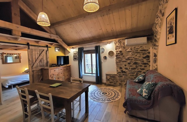 Gîte Le Circaète, en Plein Cœur de la Forêt à Barre des Cévennes