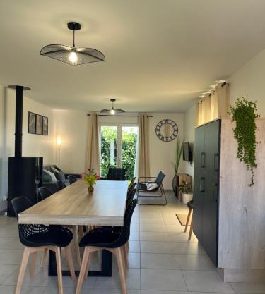 Gîte neuf, à 12mn du Futuroscope, à la campagne -Le Trèfle