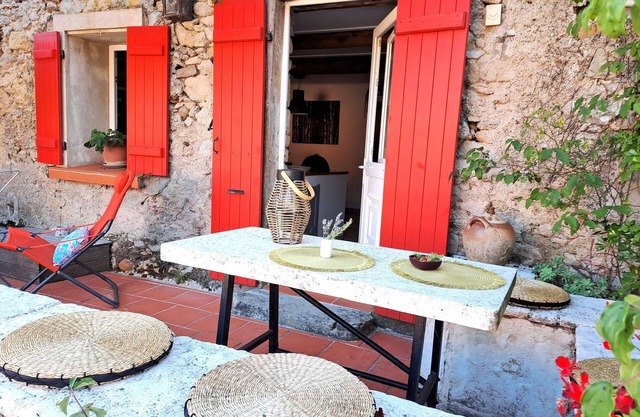 Gîte private terrace, swimming pool, nature