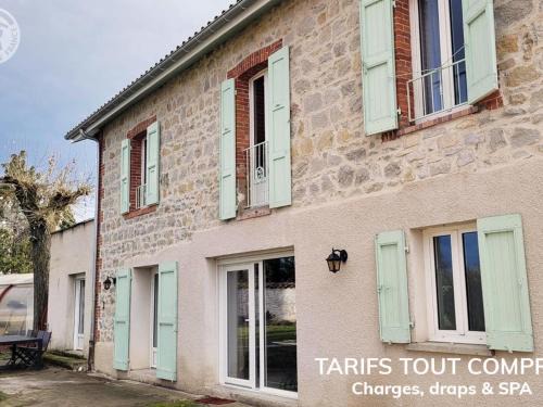 Gîte spacieux avec spa et sauna, proche de Montbrison - FR-1-496-309