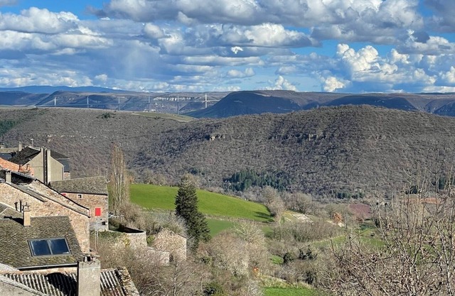 Gîtes Cantou du Viaduc 16 Personnes - Aveyron - Montjaux - vue Viaduc de Millau