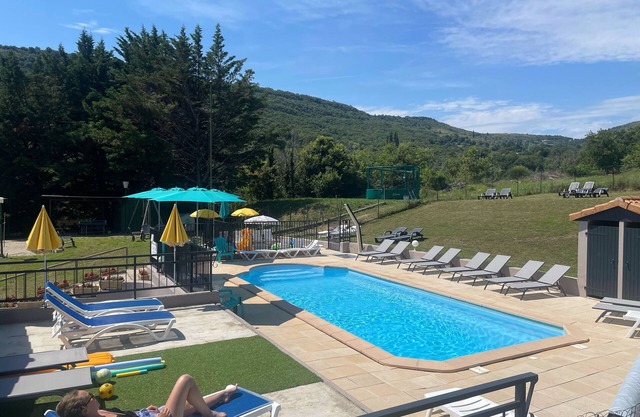 Gîtes PISCINE + JEUX SOLARIUM relaxation - 59m² - ARDÈCHE Sud