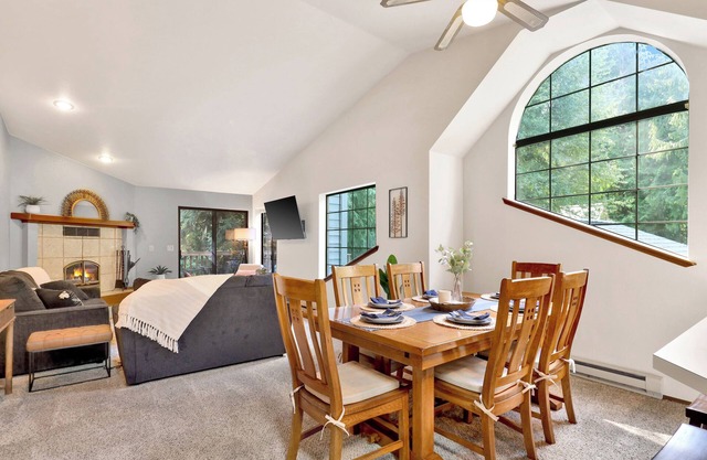 Galbraith Mtn Forest Retreat - pedal to world-class mountain biking trails!