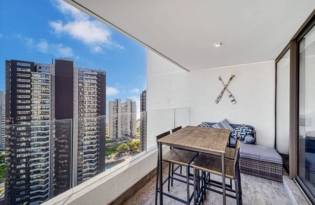 Galerna Home 2BR W/Balcony, Wifi & Parking.