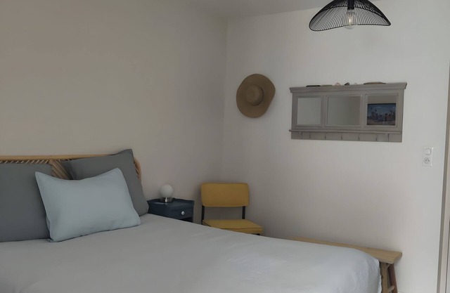 'Galets' Guest Rooms with Private Terrace, Private Garden and Wi-Fi