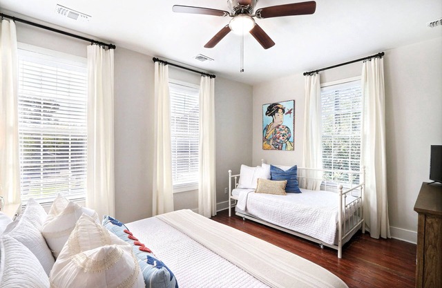 Gallery Stays - Spartina