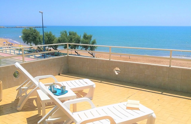 Gambusia 3 apartment with large terrace facing the sea