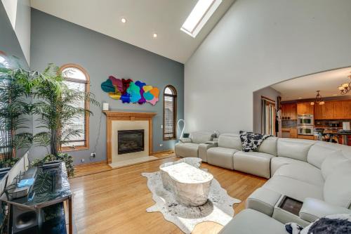 Game Room and Deck Family Home in Chicago Area!