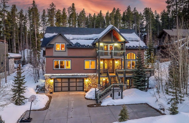 Game Room, Theater + Hot Tub Bliss | Ski Hill Sanctuary