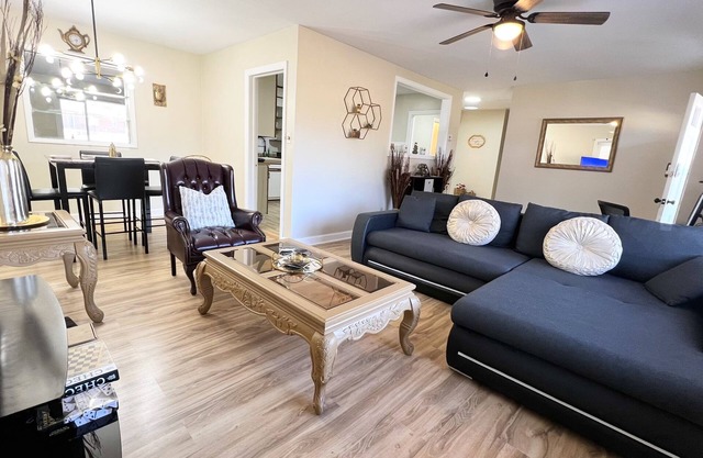Gameroom/Fenced/Screen Deck with Ping Pong 3BR 2BT