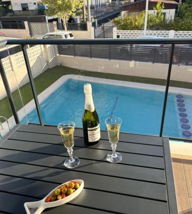 Gandia Playa Moderna - nuevo con piscina y parking, 2 banos, playa 300 m, grau 300 m