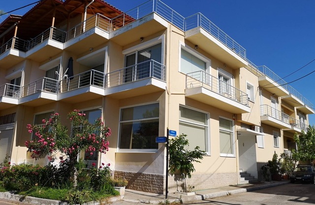 Garden apartment 20m from the sea