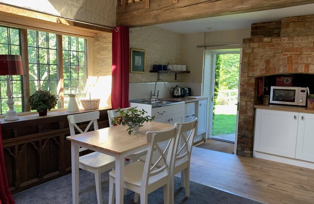 Garden Barn - studio style converted barn with garden