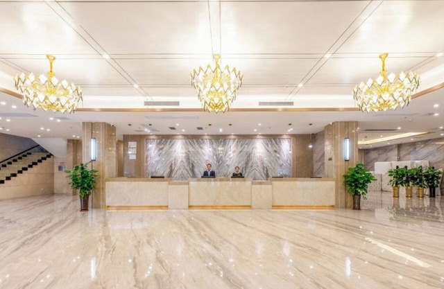 Garden Holiday Hotel (Guilin Liangjiang Sihu University of Technology)