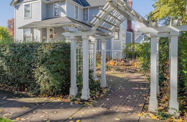 Garden Manor in downtown Corvallis