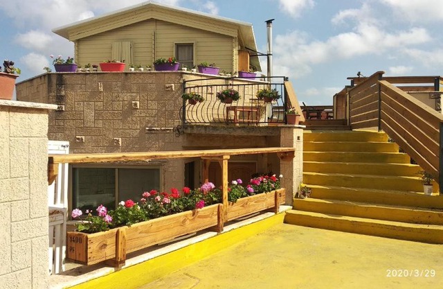 Garden on TOP of the WORLD צימר על גג העולם