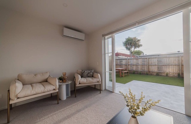 Garden View 2-Bedroom Getaway in Christchurch